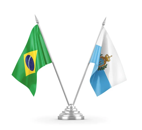 San Marino och Brasilien bordsflaggor isolerade på vit 3D-rendering — Stockfoto