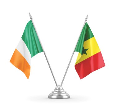 Senegal ve İrlanda masa bayrakları beyaz 3D görüntüleme üzerinde izole edildi