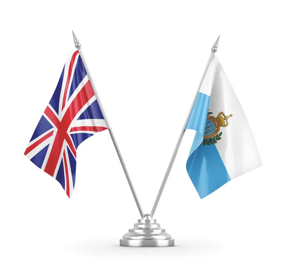Bandeiras de mesa de San Marino e Reino Unido isoladas em renderização 3D branca — Fotografia de Stock