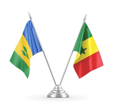 Senegal, Saint Vincent ve Grenadine masa bayrakları beyaz üzerine izole edilmiş.