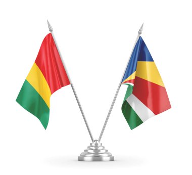 Seyşeller ve Gine masa bayrakları beyaz 3D görüntüleme üzerinde izole