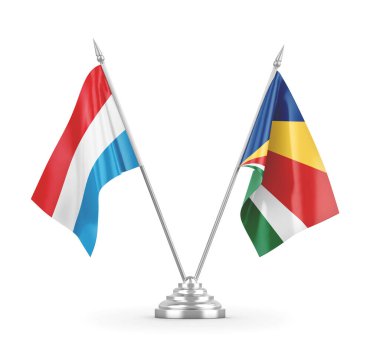 Seyşeller ve Lüksemburg masa bayrakları beyaz 3D görüntüleme üzerinde izole edildi