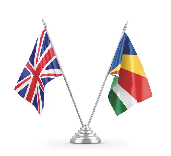 Bandeiras de mesa Seychelles e Reino Unido isoladas em renderização 3D branca — Fotografia de Stock