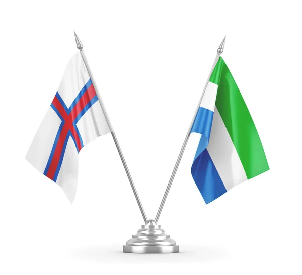 Sierra Leone och Färöarna bordsflaggor isolerade på vit 3D-rendering — Stockfoto