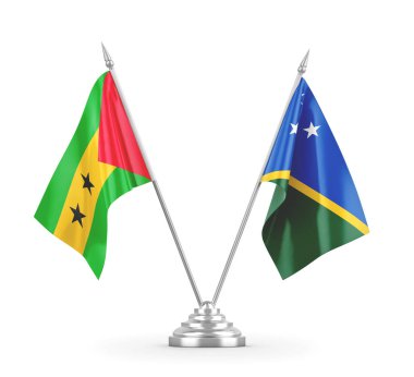 Solomon Adaları, Sao Tome ve Principe masa bayrakları beyazlar üzerinde izole edilmiş.