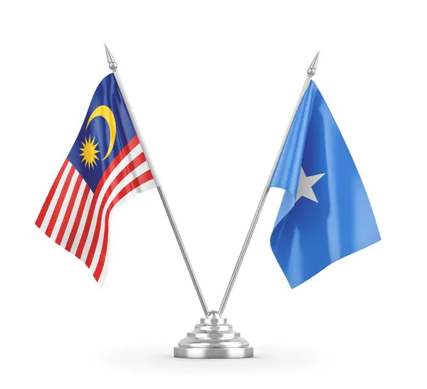 Bandeiras de mesa da Somália e Malásia isoladas em renderização 3D branca — Fotografia de Stock