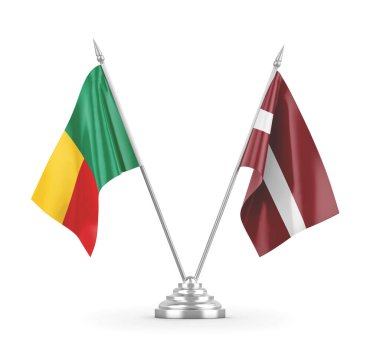 Letonya ve Benin masa bayrakları beyaz 3B görüntüleme üzerinde izole edildi 