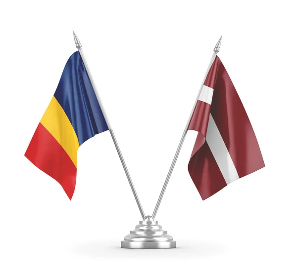 Латвія і Чад настільні прапори ізольовані на білому 3D рендерингу — стокове фото