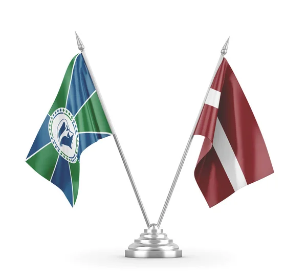 Lotyšsko a Martinik tabulky vlajky izolované na bílém 3D vykreslování — Stock fotografie