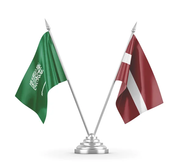 Lettland und Saudi Arabien Tischfahnen isoliert auf weißem 3D-Rendering — Stockfoto