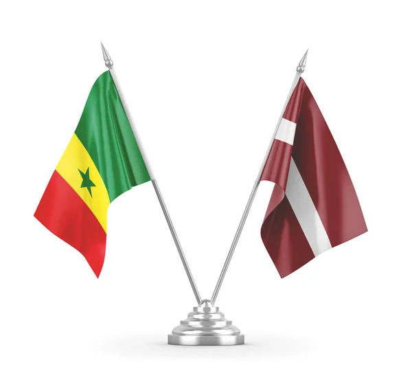 Державні прапори Латвії та Сенегалу ізольовані на білому 3D рендерингу — стокове фото