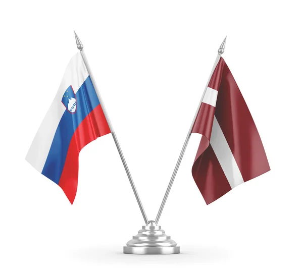 Латвія та Словенія настільні прапори ізольовані на білому 3D рендерингу — стокове фото