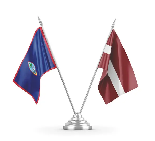 Lotyšsko a Guam tabulky vlajky izolované na bílém 3D vykreslování — Stock fotografie