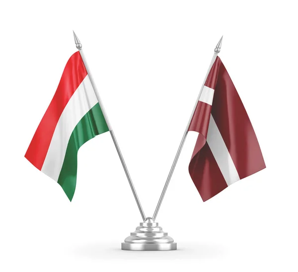 Łotwa i Węgry tabeli flagi izolowane na białym renderingu 3D — Zdjęcie stockowe
