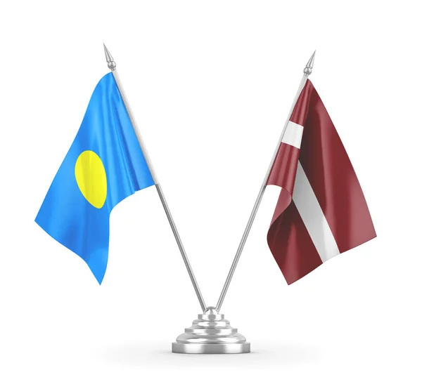 Flagi Łotwy i Palau tabeli izolowane na białym renderingu 3D — Zdjęcie stockowe