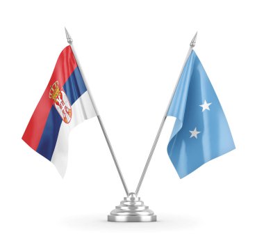 Mikronezya ve Sırbistan masa bayrakları beyaz 3D görüntüleme üzerinde izole edildi