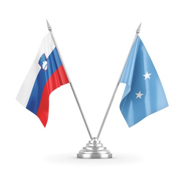 Mikronezya ve Slovenya masa bayrakları beyaz 3D görüntüleme üzerinde izole edildi