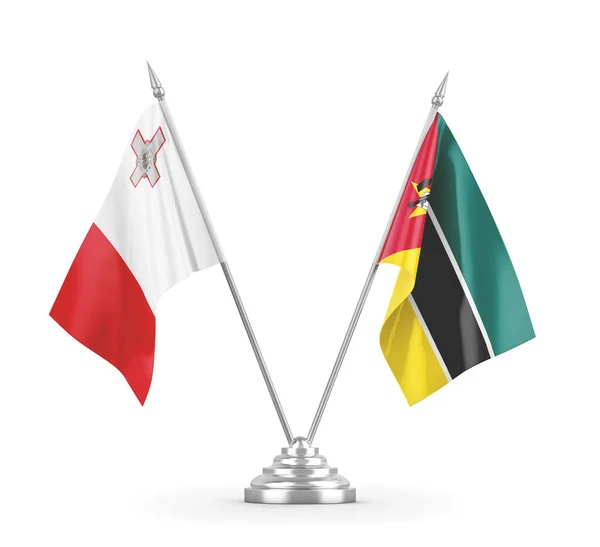 Flagi stołowe Mozambiku i Malty izolowane na białym renderingu 3D — Zdjęcie stockowe