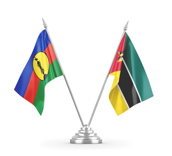 Mozambique en Nieuw-Caledonië tafelvlaggen geïsoleerd op witte 3D rendering — Stockfoto