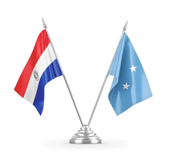 Bandiere da tavolo Micronesia e Paraguay isolate su rendering 3D bianco — Foto Stock