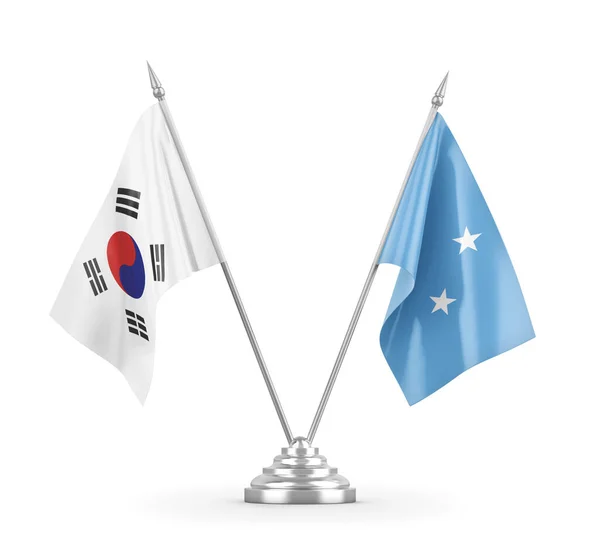 Bandiere da tavolo Micronesia e Corea del Sud isolate su rendering 3D bianco — Foto Stock