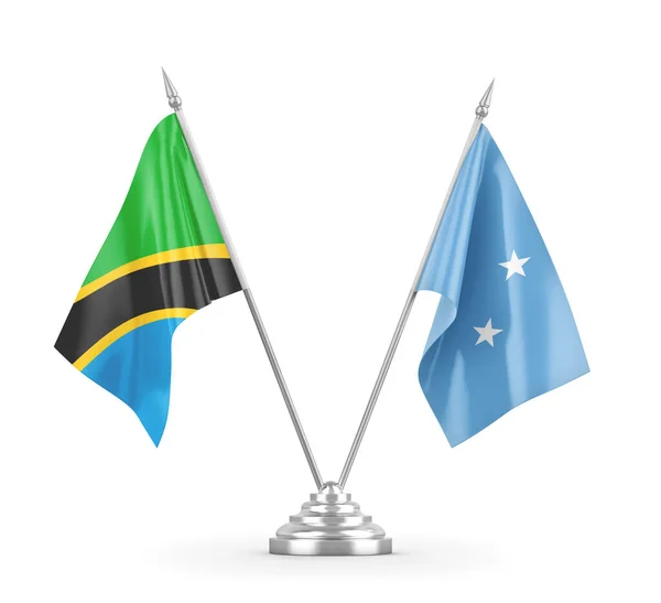 Banderas de mesa Micronesia y Tanzania aisladas en renderizado 3D blanco — Foto de Stock