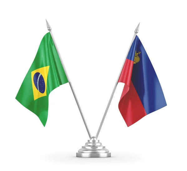 Bandeiras de mesa Liechtenstein e Brasil isoladas em renderização 3D branca — Fotografia de Stock