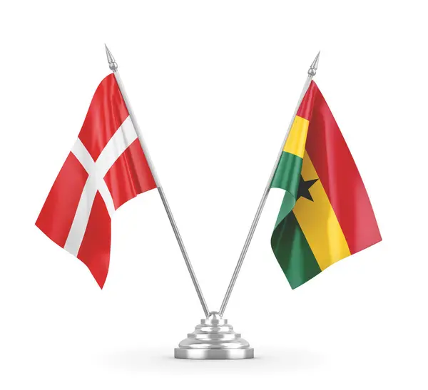 Drapeaux de table Ghana et Danemark isolés sur un rendu 3D blanc — Photo