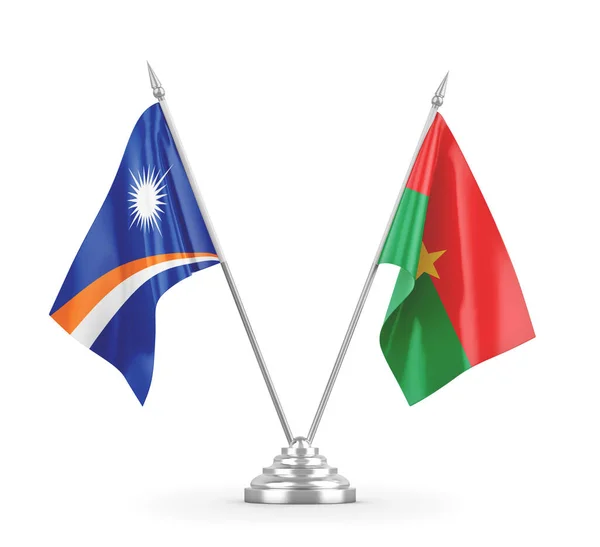 Banderas de mesa Burkina Faso y Marshall Islands aisladas en renderizado 3D blanco — Foto de Stock