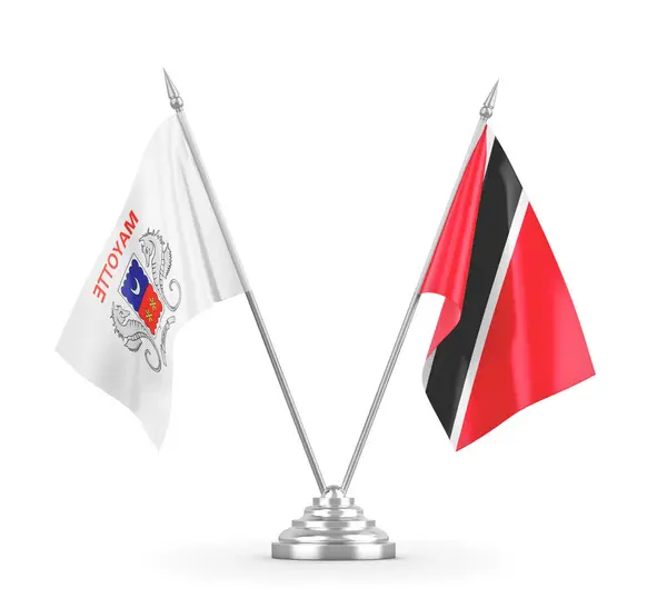 Banderas de mesa Trinidad y Tobago y Mayotte aisladas en renderizado 3D blanco —  Fotos de Stock