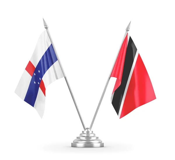 Bandiere da tavolo Trinidad e Tobago e Antille olandesi isolate su bianco — Foto Stock