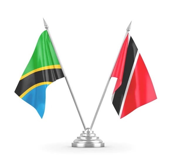 Banderas de mesa Trinidad y Tobago y Tanzania aisladas en renderizado 3D blanco — Foto de Stock