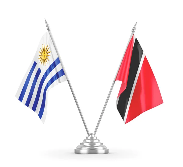 Banderas de mesa Trinidad y Tobago y Uruguay aisladas en renderizado 3D blanco —  Fotos de Stock