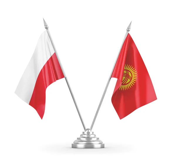 Kirgistan i Polska flagi stołowe izolowane na białym renderingu 3D — Zdjęcie stockowe
