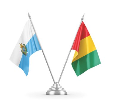 Gine ve San Marino masa bayrakları beyaz 3D görüntülerde izole edilmiştir.