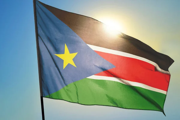 Bandeira Sudão Sul Acenando Vento Frente Sol — Fotografia de Stock