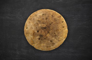 siyah ahşap ev yapımı ekmek