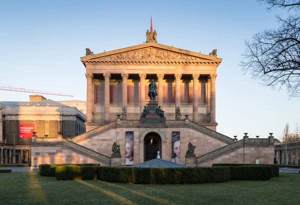 มุมมองภายนอกของ Alte Nationalgalerie (หอศิลป์แห่งชาติเก่า) ที่ Museuminsel ในเบอร์ลิน-Mitte . — ภาพถ่ายสต็อก