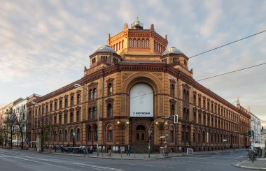 Imperial Post ofis (Kaiserliches Postfuhramt) Berlin Oranienburger Caddesi üzerinde Binası