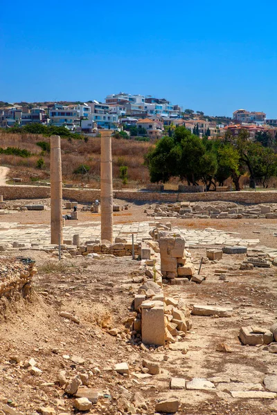 Oude Ruïnes Voor Moderne Stad Cyprus — Stockfoto