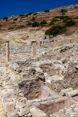Kıbrıs, Limasol 'da sütunları olan antik kalıntılar. Turizm, seyahat.