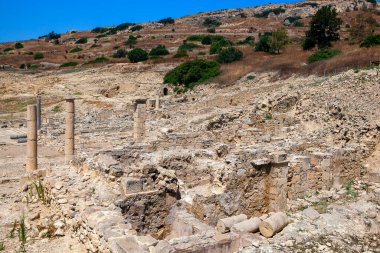 Kıbrıs, Limasol 'da sütunları olan antik kalıntılar. Turizm, seyahat.