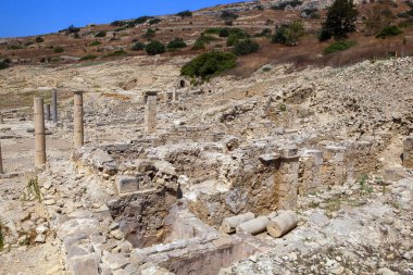 Kıbrıs, Limasol 'da sütunları olan antik kalıntılar. Turizm, seyahat.