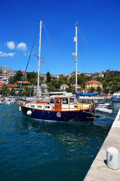 Vista Del Muelle Con Yates Amarrados Mar Con Agua Clara — Foto de Stock