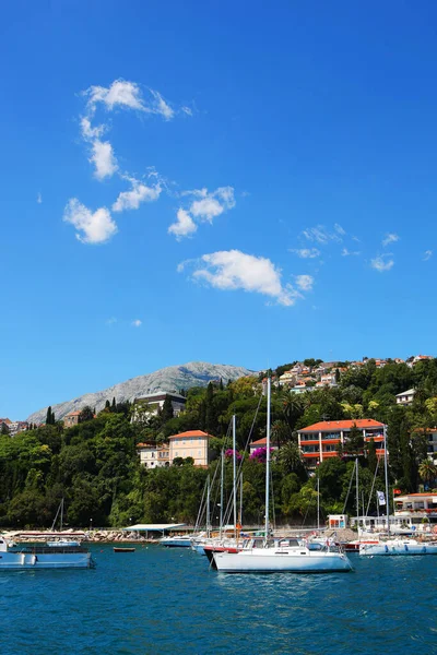 Vista Del Muelle Con Yates Amarrados Mar Con Agua Clara — Foto de Stock