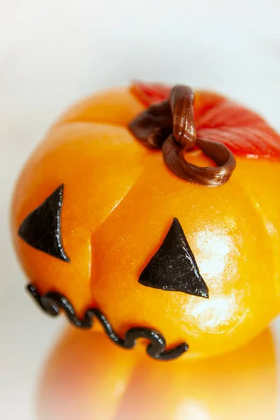 Cute Pumpkin Made Caramel Reflection — Stock Photo, Image