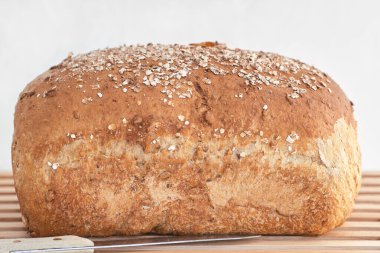 Stüdyoda izole edilmiş somun ekmek. 