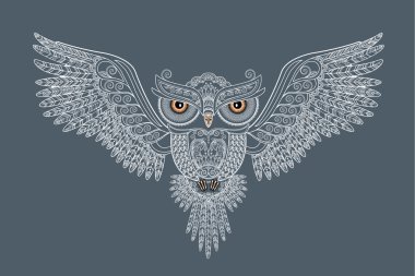 Baykuş açık kanatları ve karanlık bir arka plan üzerinde çiçek süs eşyaları ile.