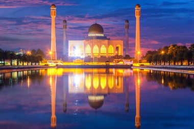 Central Camii, Songkhla, Tayland 'da gün batımının güzel manzarası
