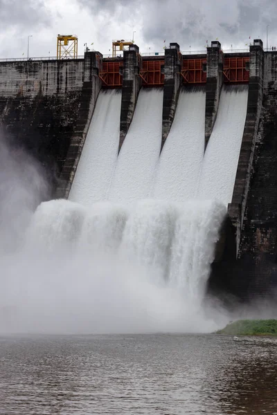 Water Flowing Floodgates Dam Khun Dan Prakan Chon Nakhon Nayok — Stock Photo, Image